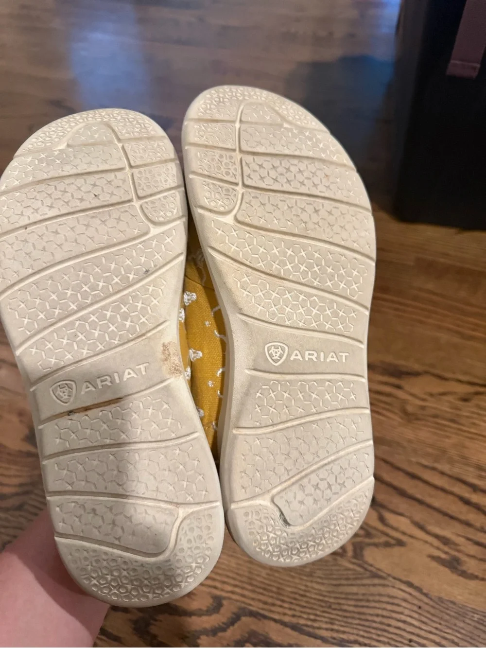 Ariat lightweight hilo